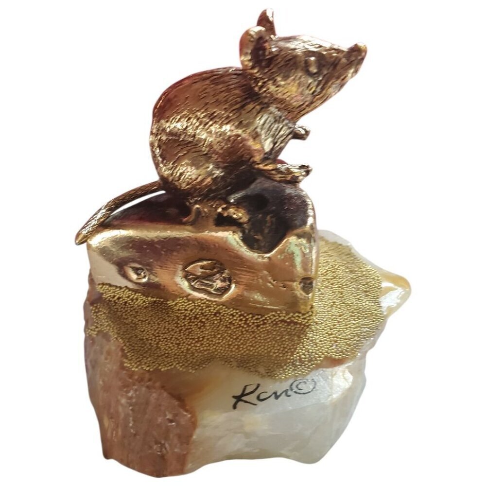 Ron Mouse Figurine On Cheese W/Gold Detailing & Quartz Crystal Base Paperweight - Picture 5 of 8